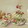 Image 7: Elegantes Champagner Frühstück mit Etagere für 2 oder 4 Personen