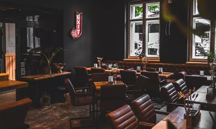 Cocktail nach Wahl inkl. Knabberzeug für bis zu 4 Personen