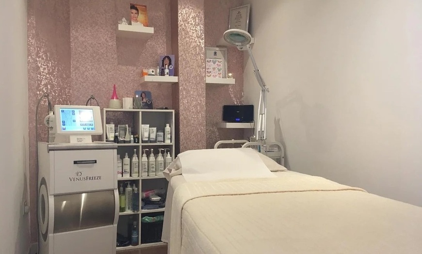 Image 2: HIFU Skin Tightening & Anti-Ageing Treatment at Diamond Beauty Clinic