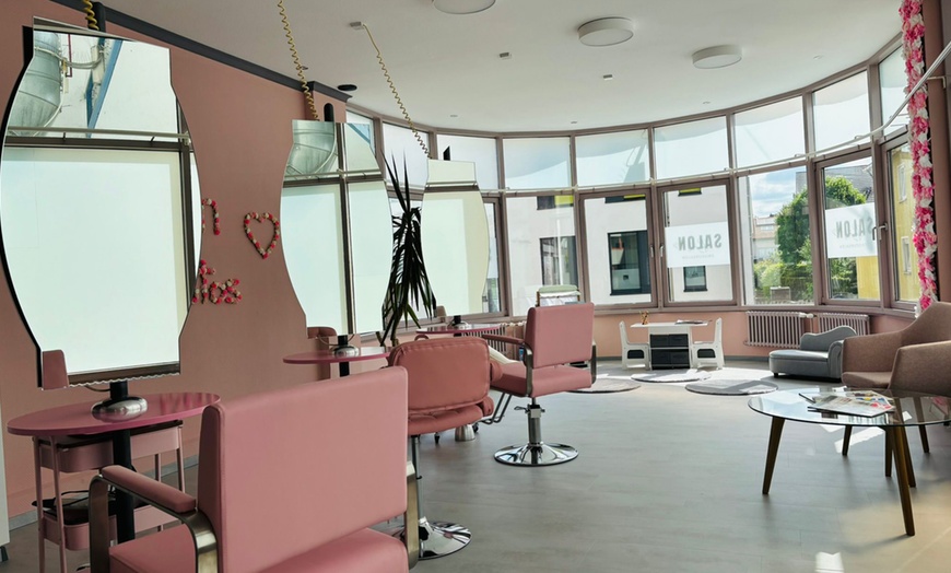 Image 8: Haarschnitt optional mit Maske, Strähnen, Ansatzfarbe oder Balayage