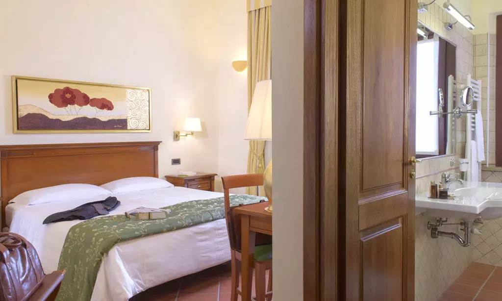 Vibo Valentia 4*: camera doppia con colazione, mezza pensione e Spa