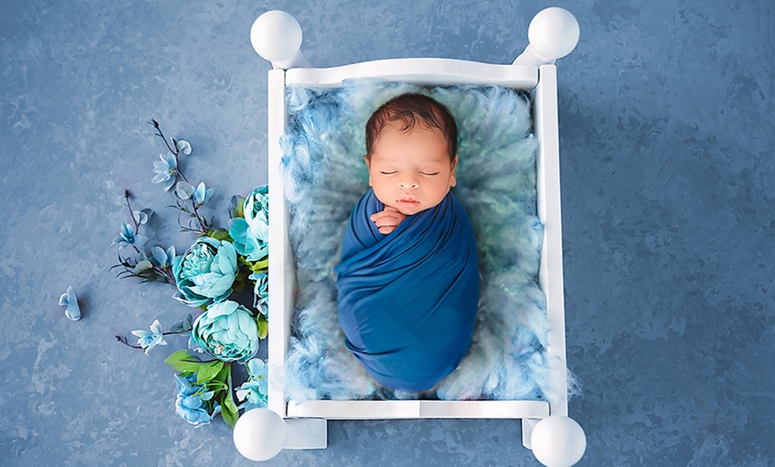 Image 6: Newborn Photography: Get a Standard, Deluxe or Solo Collection