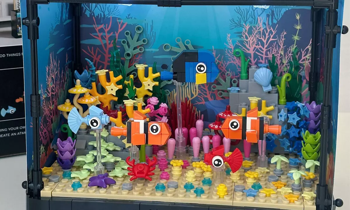 Aquarium Building Block Kit with Night Lights - 570 Pieces