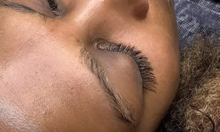 Lash Perfection: Classic, Hybrid or Volume Full Set Eyelash Extensions