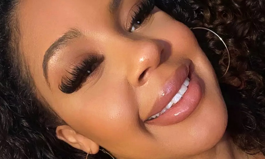 Image 5: Full Set of Classic, Light Volume, or Full Volume Eyelash Extensions 