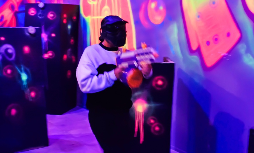 Image 5: Join the Thrilling 1v1 Player vs player battle - for 2 or 4 people