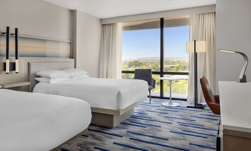 Image 9: Modern Stay with Easy Access to NYC
