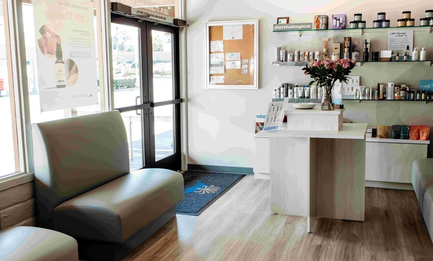 Image 5: One 60-Minute Couples Massage with Choice of One Elevation per Guest