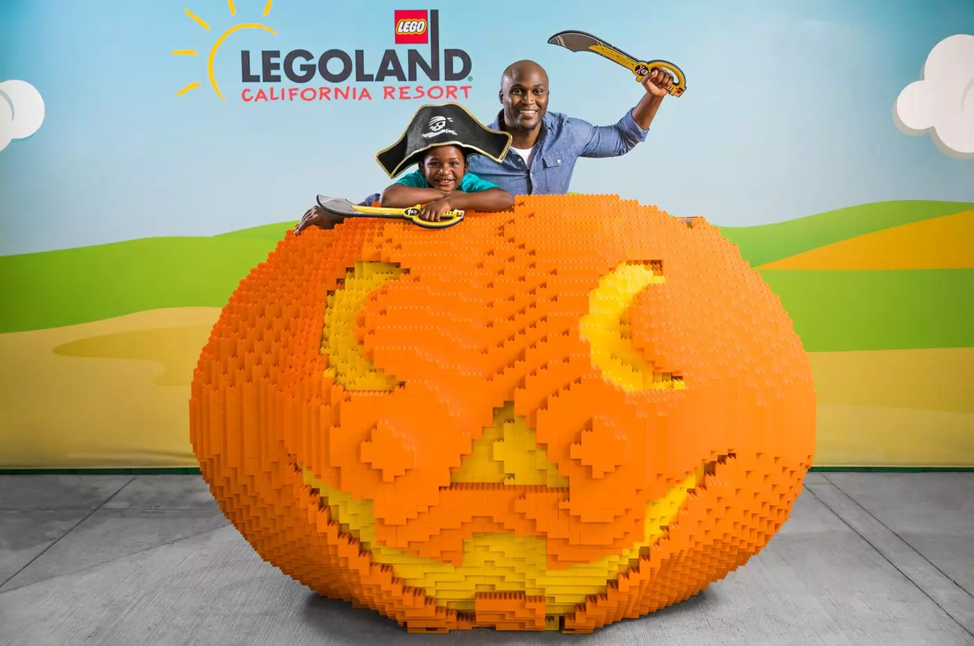 Steps from LEGOLAND with fun themed rooms & early park entry