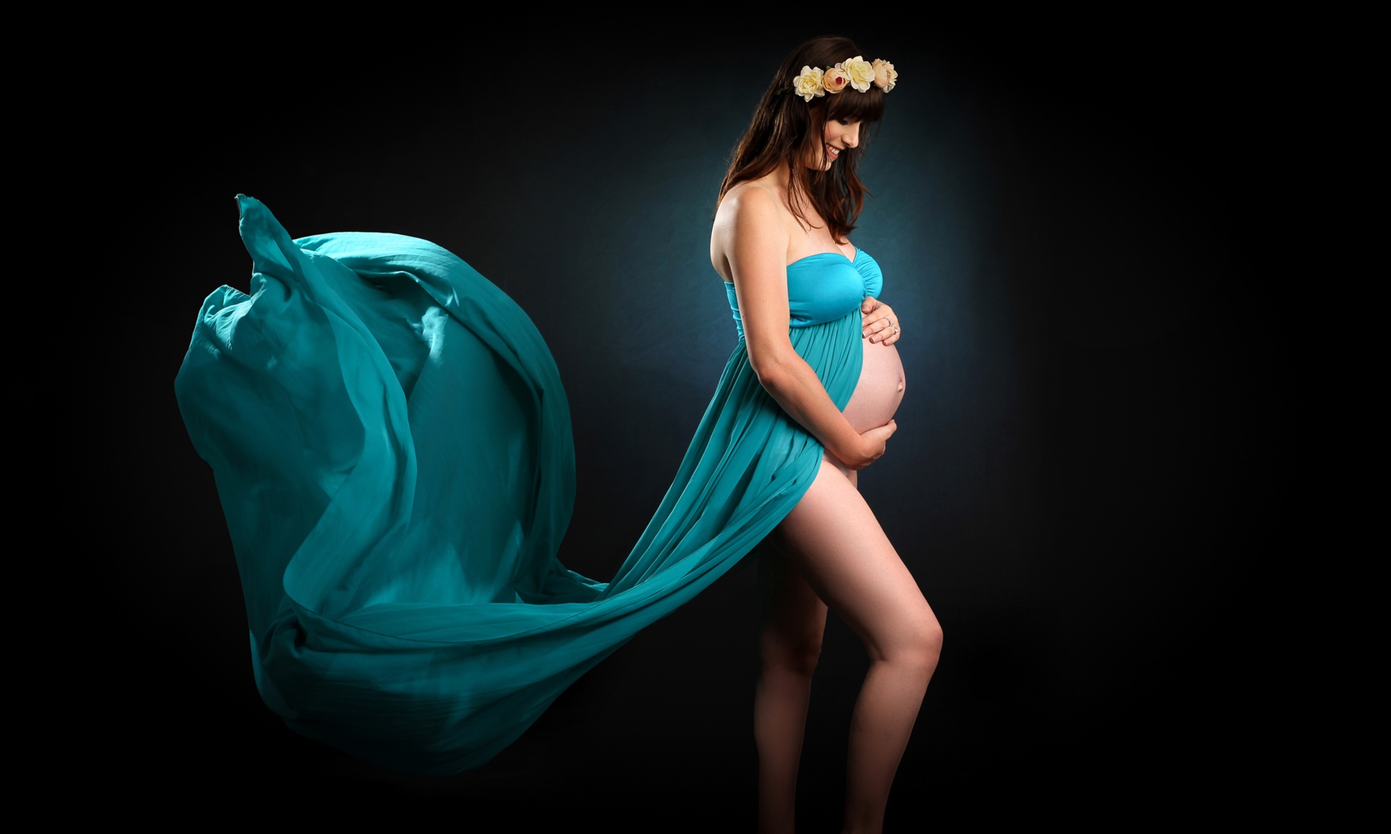 Maternity photoshoot with an soft copies on USB