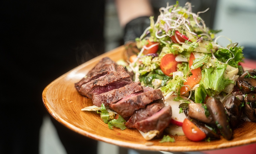 Image 2: Grillteller Royal & Dessert nach Wahl im Steak Royal für 2-4 Personen