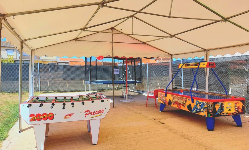 Image 7: Entrada a parque acuático para 2, 4 u 8 niños/adultos y opción a menú