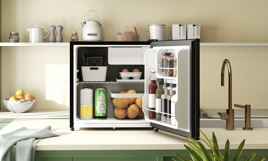 Image 4: HomCom 46L Lockable Countertop Fridge