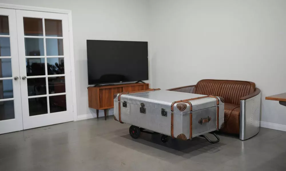 60 or 90-Minute In-Studio Photography with Podcast Room/Photo Package