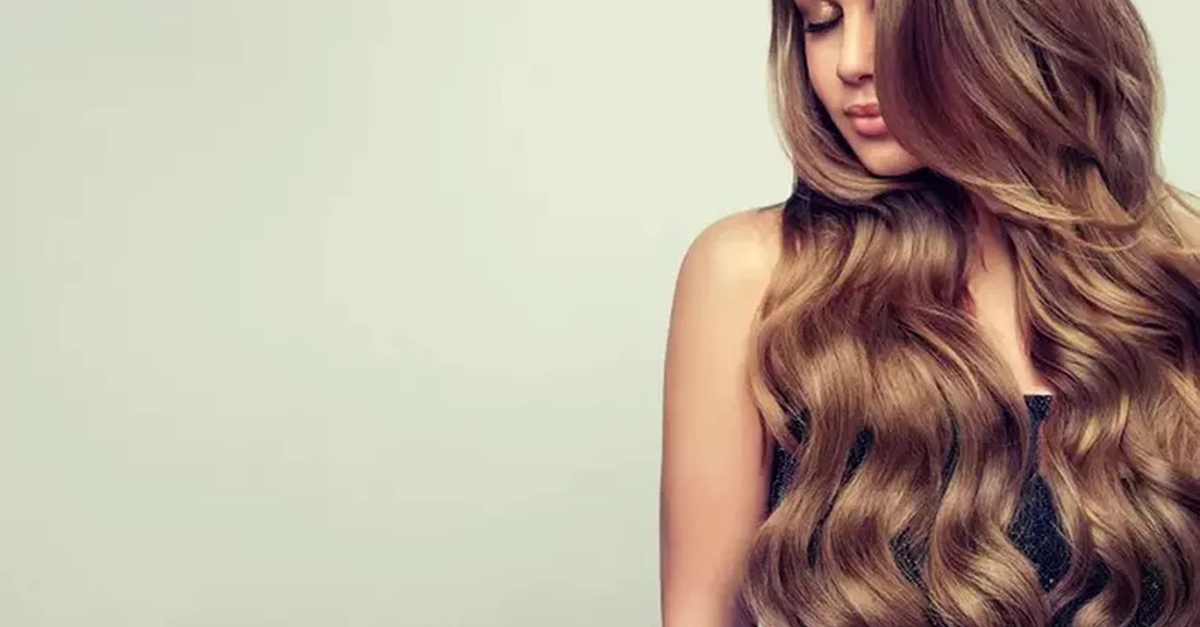 Sesión de peluquería con tinte y tratamiento capilar en Valladolid