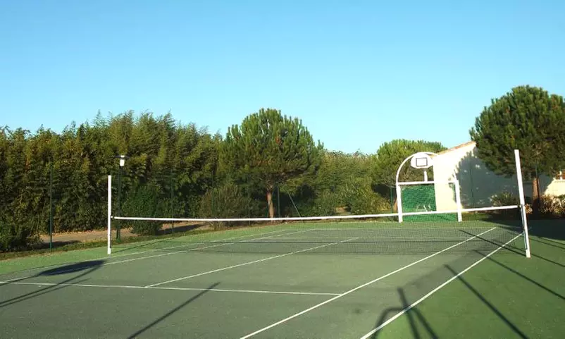 Aigues-Vives (Gard) : chambre double avec PDJ, menu en option