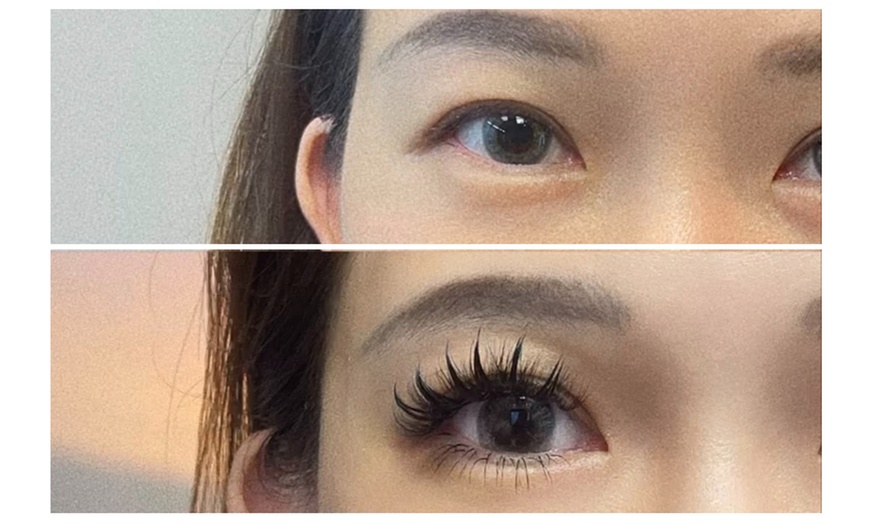 Image 2: Discover the Anime Set or Classic Extensions or Press on Nail