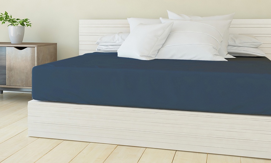 Image 5: Lenzuolo sotto con angoli in microfibra Made in Italy