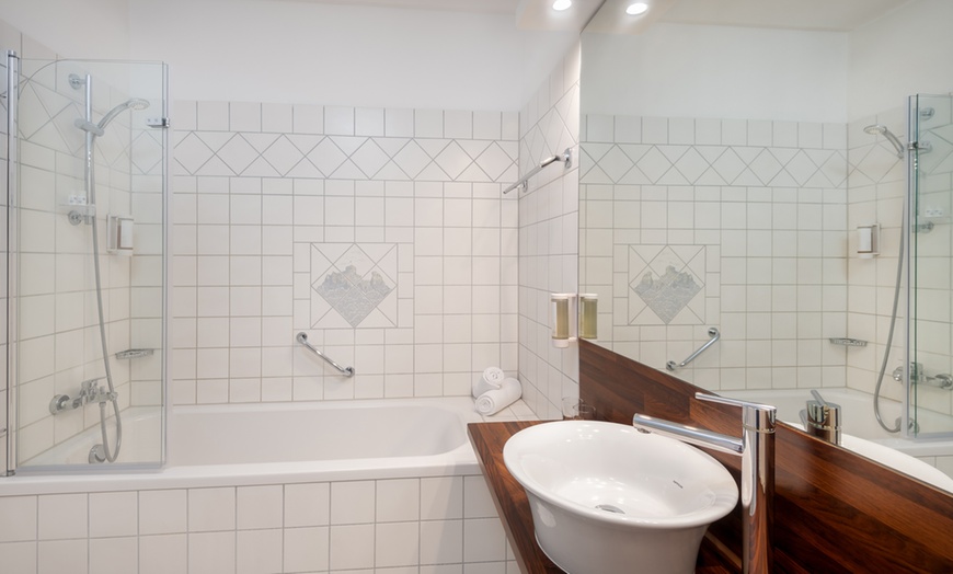 Image 14: Bei Koblenz: Superior-Doppelzimmer mit Halbpension