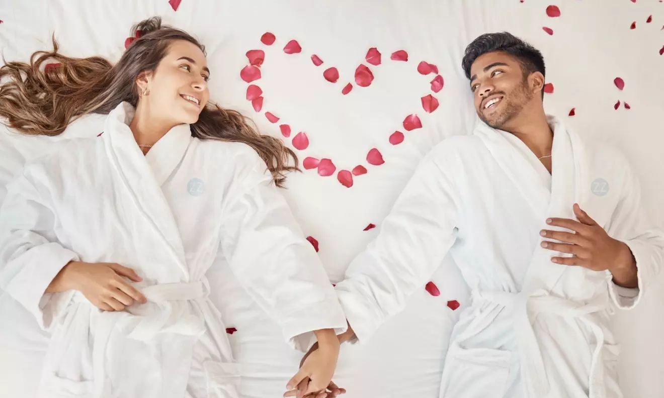 Valentine's Day Special Full Body Massage with Wine And Strawberries