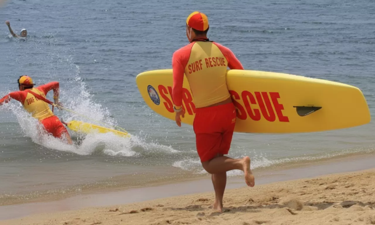 Master Lifeguard Skills with Comprehensive Training