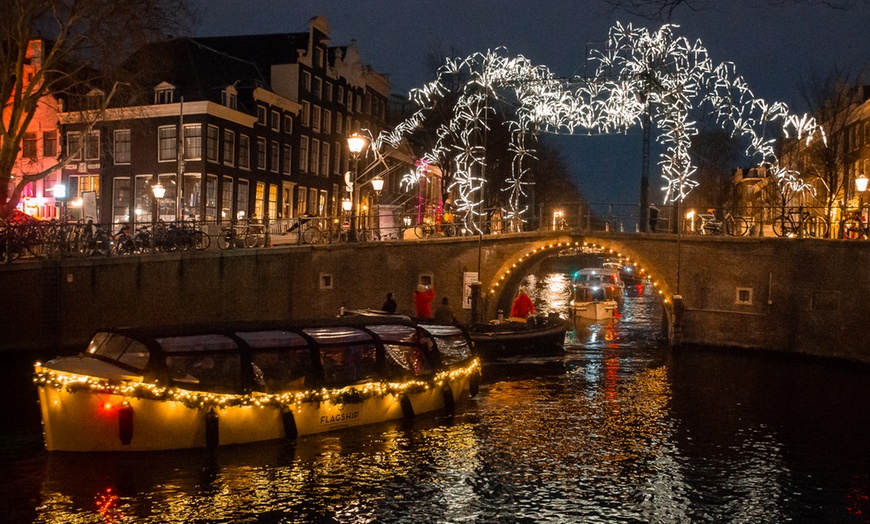 Image 3: Amsterdam Light Festival vanaf het water in luxe open sloep