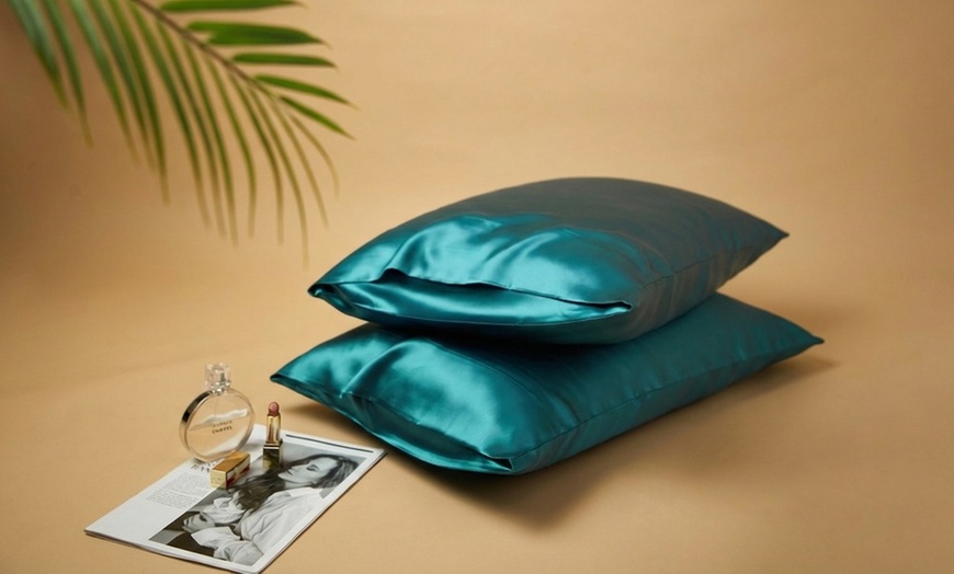 Image 5: Premium Mulberry Silk Reversible Pillowcase Duo