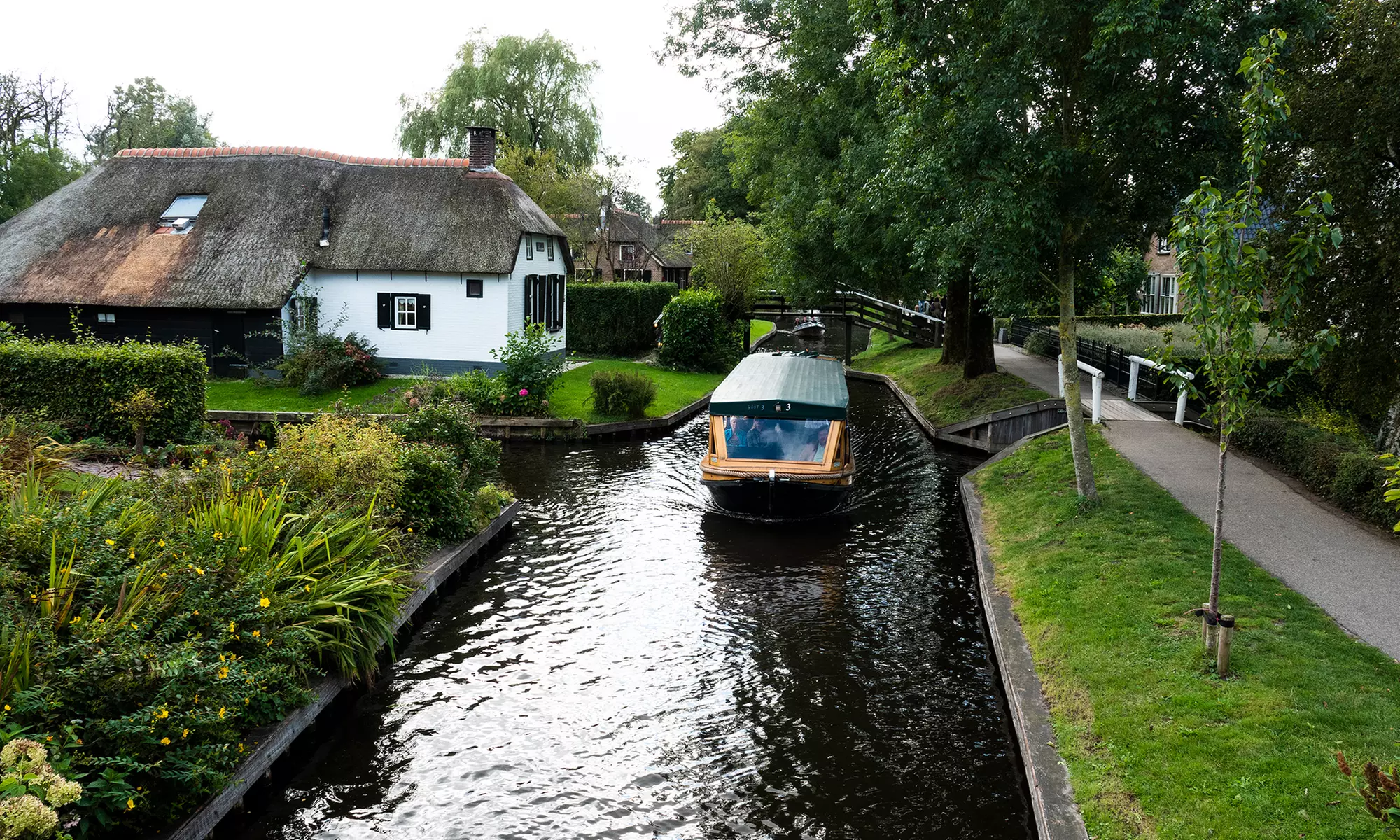 Giethoorn Tour: vanuit Amsterdam in een Hop On Hop Off Holland bus
