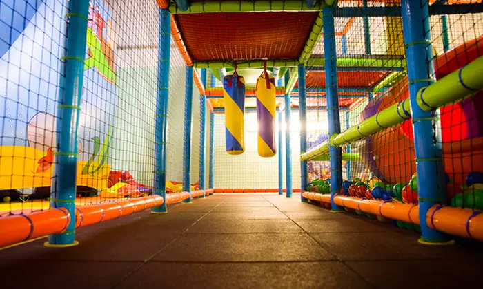 Ingresso al parco giochi per 2, 4 o 6 bambini con merenda da L'Isola Che C'è (sconto fino a 59%) - Primary Image