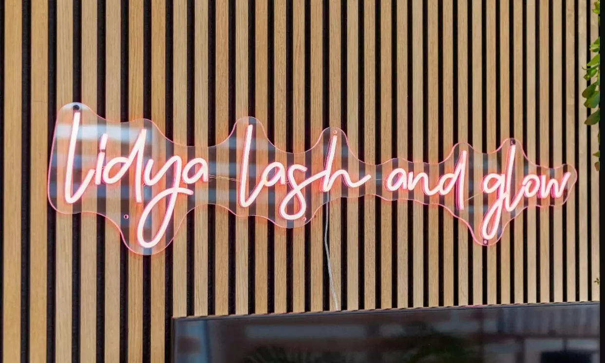 Luxe huidverbeterende behandeling naar keuze