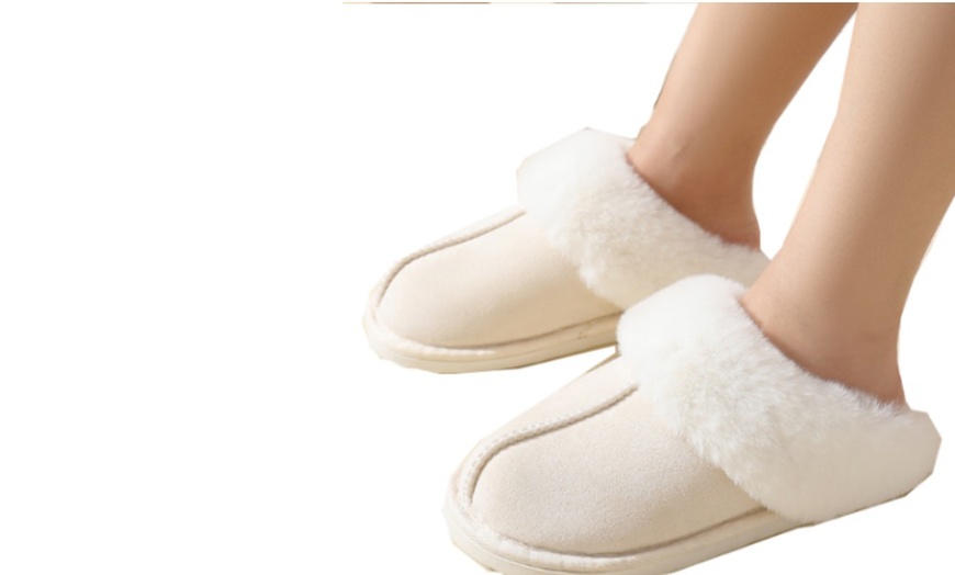 Image 5: Pantofole calde in peluche da donna