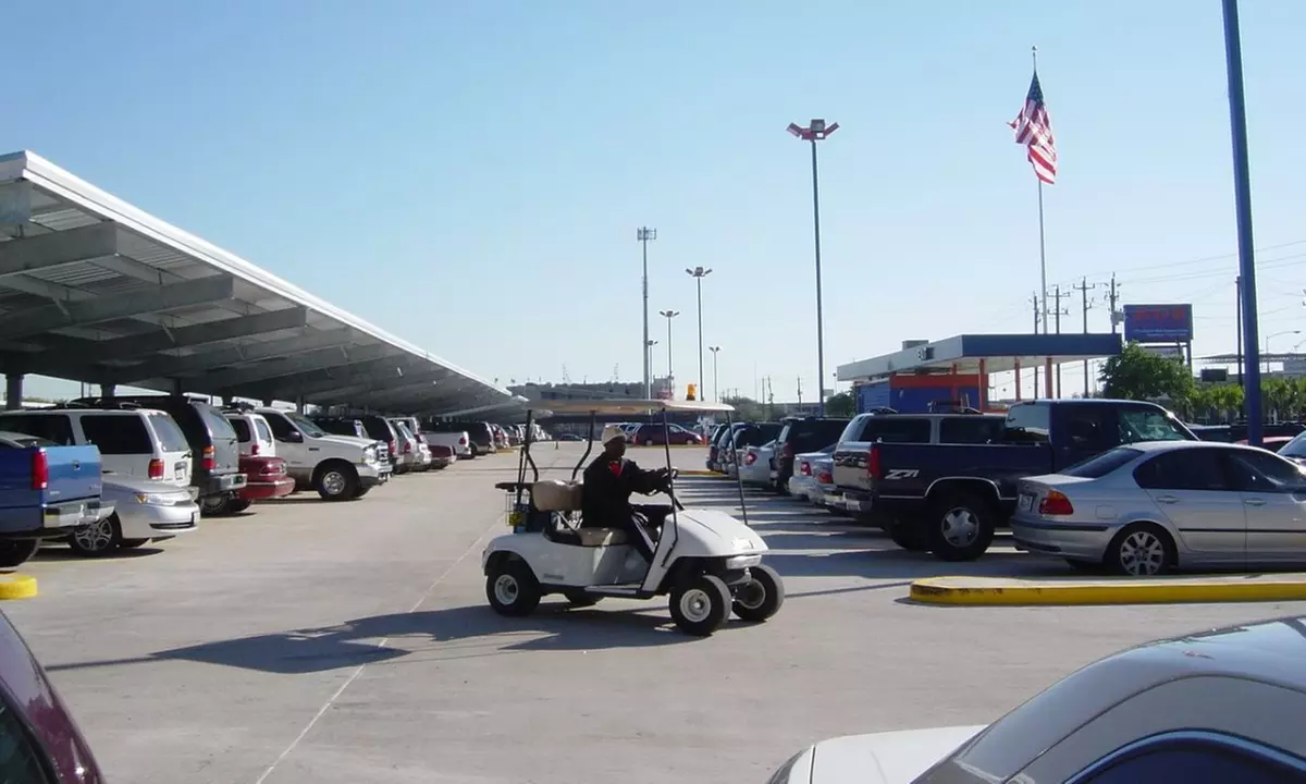 Up to 24% Off Airport Parking at HOU