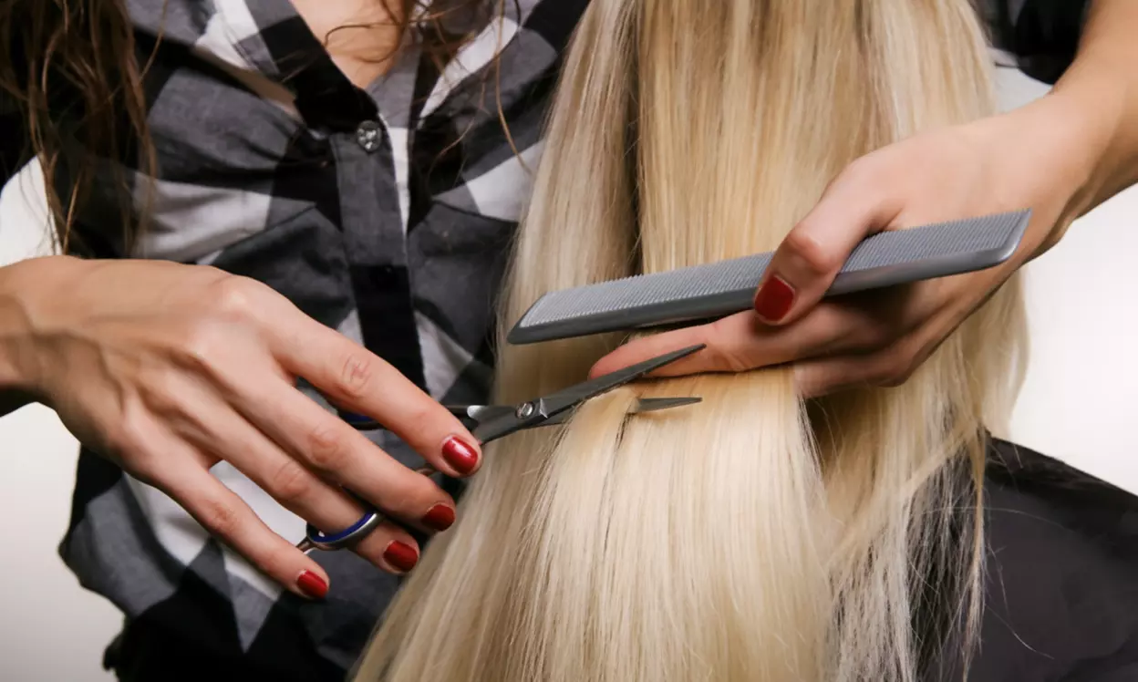 Corte de pelo, brushing y opción a tinte de raíz, completo o mechas