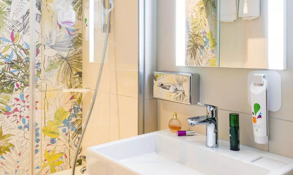 Paris: Standard-Zimmer mit Queensize-Bett