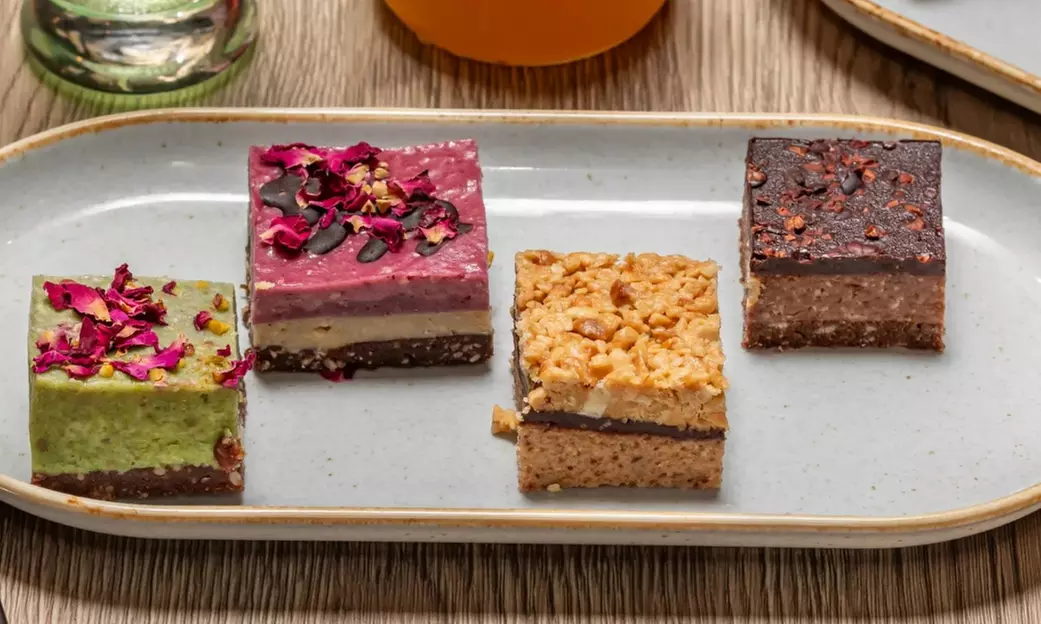 Savor Lunch Main and Drinks At Macquarie Shopping Centre For Up to 4