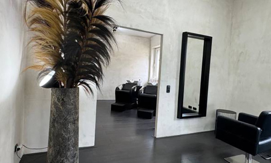 Image 3: Fresh up Gloss inkl. Föhnen und Kur für 1 Person