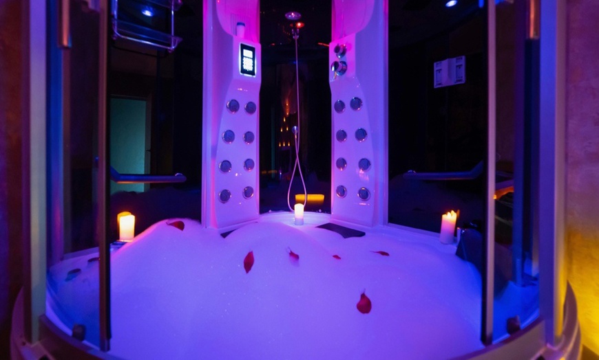 Image 2: Relax a dúo: masaje en cabina privada o ritual con hidromasaje y más