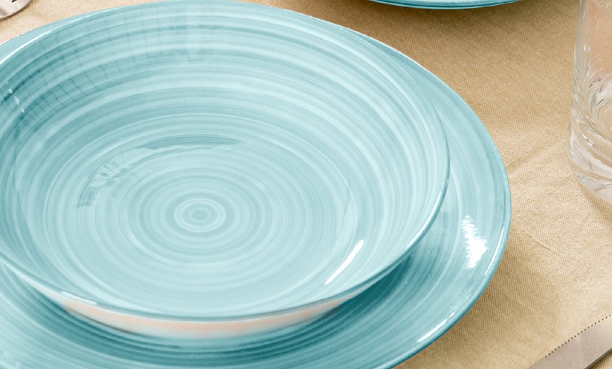 Image 6: Set di 18 piatti in porcellana colorati