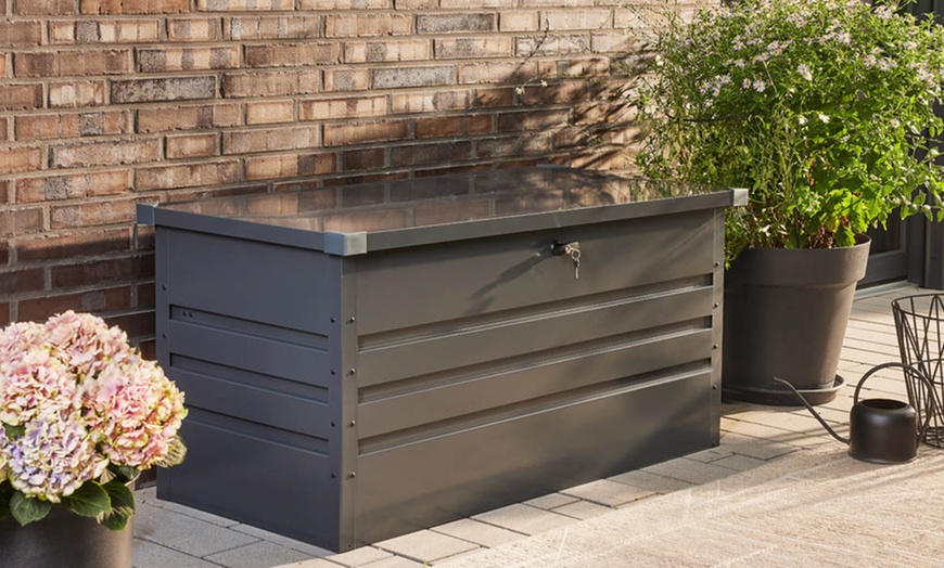 Image 2: Caja metálica de almacenamiento