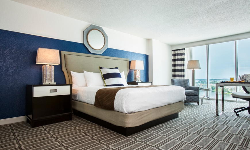Image 4: Texas Waterfront Resort Escape with Poolside Bar & Dining Experiences