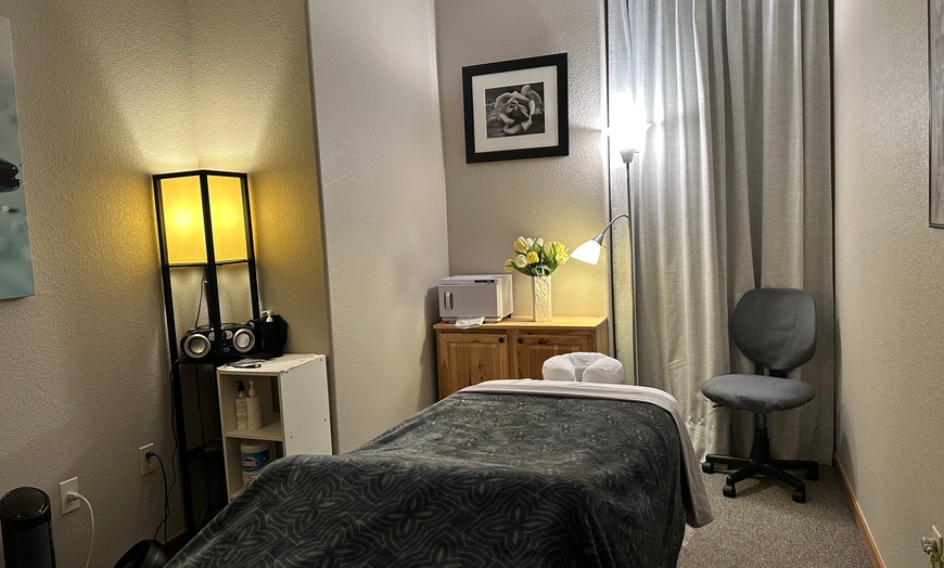 Image 2: Full Body Massage: Therapeutic, Sports, or Deep Tissue