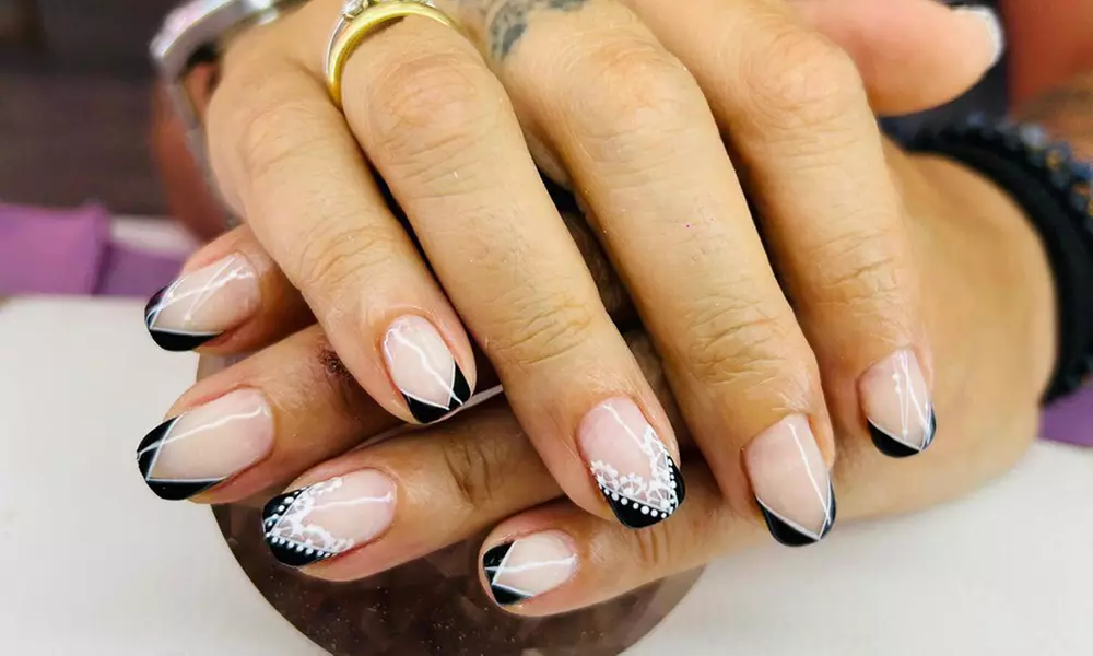 Manicura y/o pedicura o primera puesta de gel/acrílico