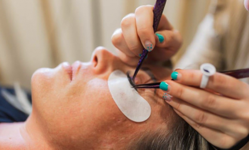 Image 6: Extensión de pestañas pelo a pelo: natural, volumen o mega volumen