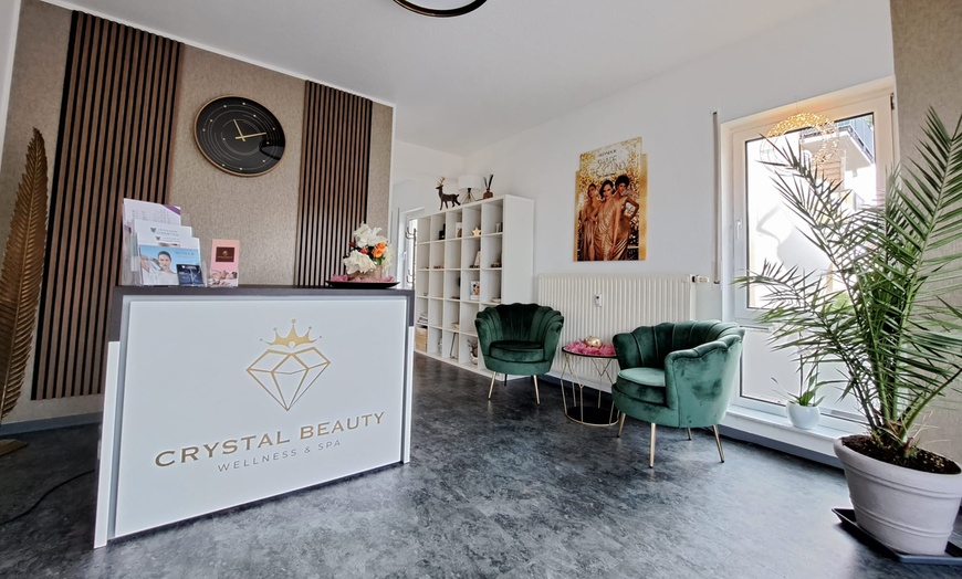 Image 1: Maniküre inkl. Nagellack & Hand-Massage für 1 Person