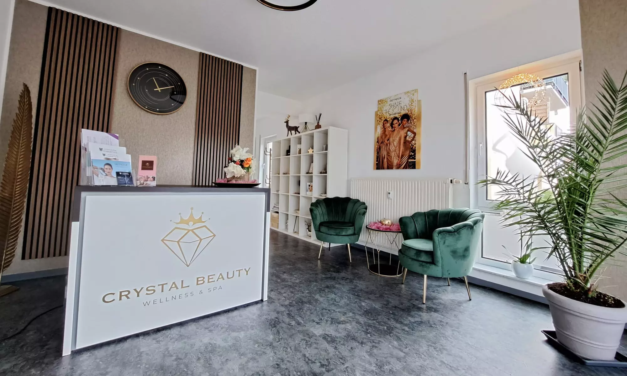 Maniküre inkl. Nagellack & Hand-Massage für 1 Person