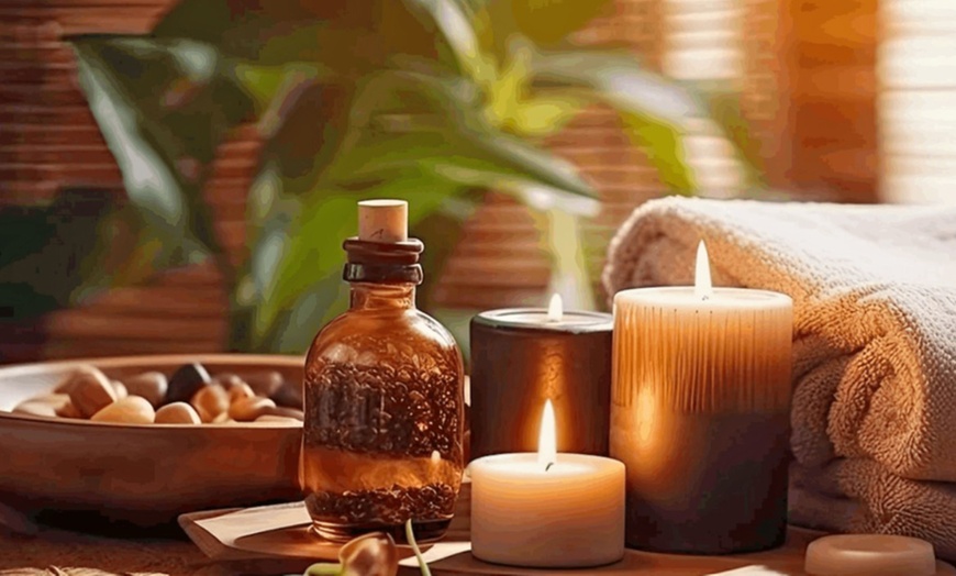 Image 1: Massage et gommage avec MTC Wellness