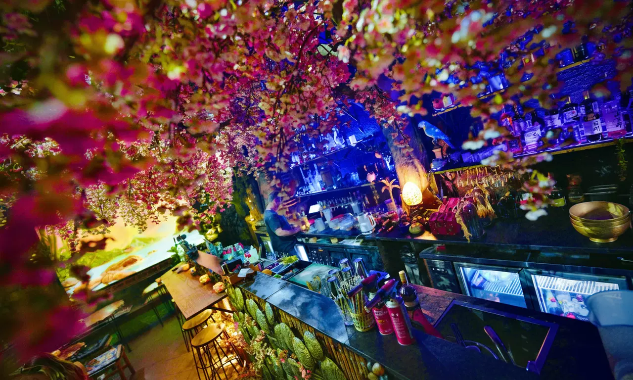 3-Course Fire & Tide Feast with Crafted Cocktails For Groups upto 10!