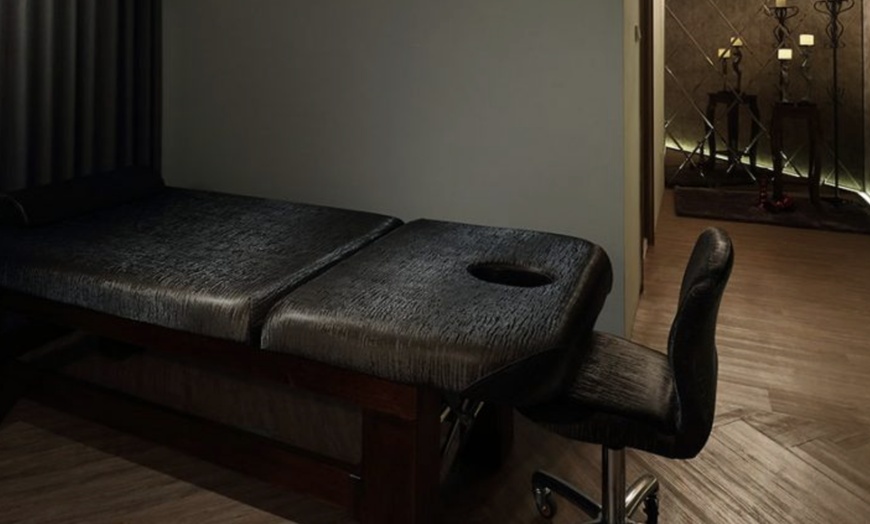Image 2: HydraFacial, Chemical Peel, Micro-Needling, or Microdermabrasion