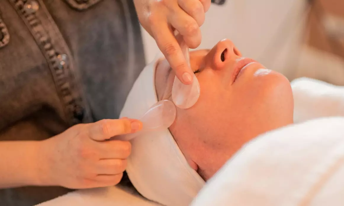 Massage facialiste d'1h avec option modelage détoxifiant d'1h