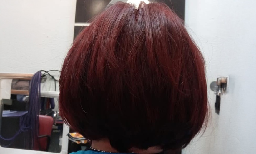 Image 4: Sesión de peluquería completo con opción a tinte de raíz o mechas
